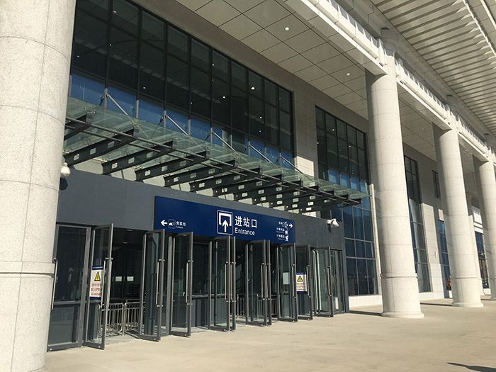 全國、省市政協(xié)委員體驗蘭渝鐵路、視察階州廣場