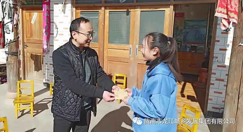堅持精準(zhǔn)幫扶，合力脫貧攻堅——市龍江城鄉(xiāng)發(fā)展集團、隴南太平洋財險公司聯(lián)合開展幫扶文縣橋頭鎮(zhèn)安子坡村2019年春節(jié)慰問活動