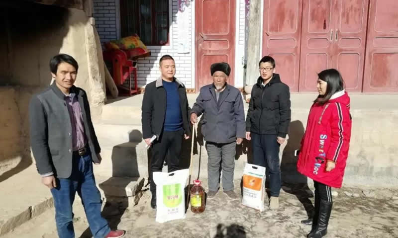堅持精準(zhǔn)幫扶，合力脫貧攻堅——市龍江城鄉(xiāng)發(fā)展集團、隴南太平洋財險公司聯(lián)合開展幫扶文縣橋頭鎮(zhèn)安子坡村2019年春節(jié)慰問活動