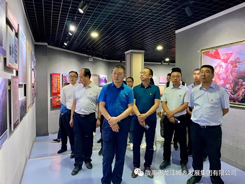 市龍江城鄉(xiāng)發(fā)展集團(tuán)黨委開展“不忘初心、牢記使命”紀(jì)念建黨98周年主題黨日活動