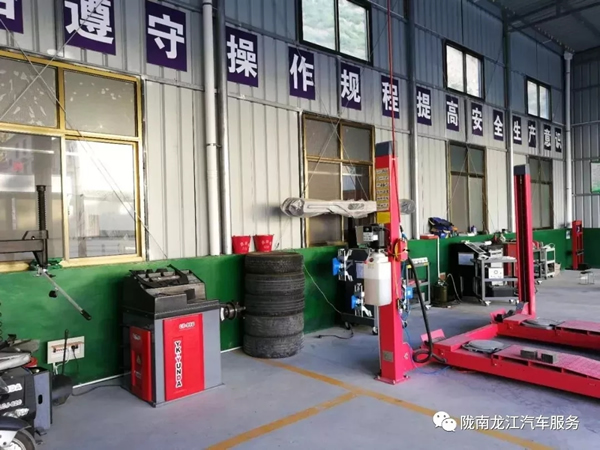 金錘鈑金，銀槍噴漆！龍江汽修值得信賴！