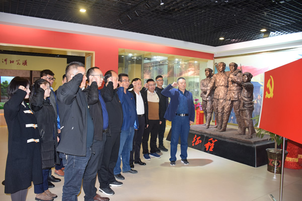 市龍江集團開展“不忘初心、牢記使命”主題黨日活動
